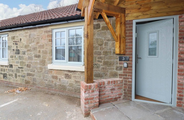 COSY COTTAGE 5, pet friendly in Brandon, County Durham