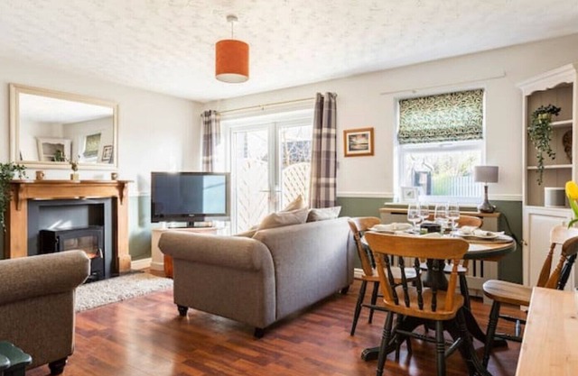 Cosy Cottage easy access to Lakes - pet friendly