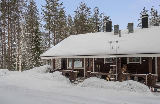 cosy cottage in Paljakka, very close to nordic skiing slopes and lake new saunan