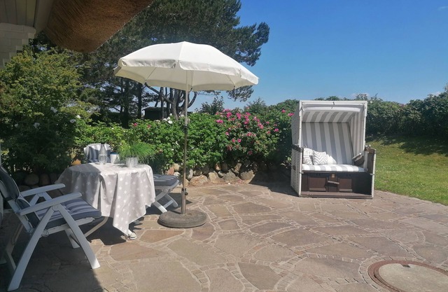 Cosy, nicely furnished apartment with spacious sunny terrace