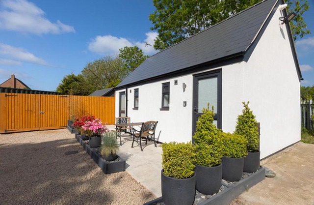 Cosy double or twin Studio near Shearsby England