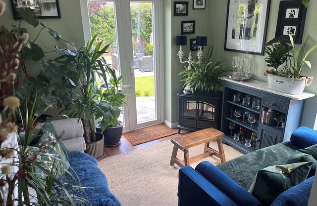 Cosy House in historic market town. Pet friendly with large enclosed garden.