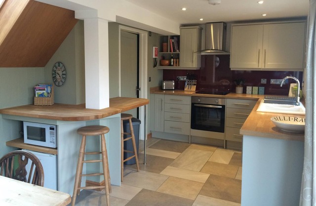 Cosy Lodge Set In An Idyllic Location Surrounded By Open Countryside