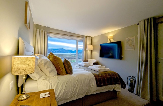 Cosy Luxury Apartment for up-to two adults with amazing views in the Highlands