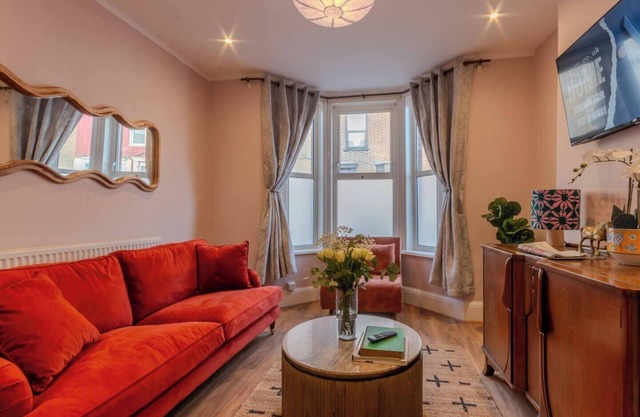 Cosy Margate Getaway, sleeps 5 By ADLIV