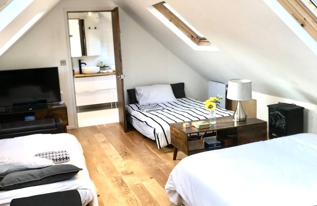Cosy new Loft with bathroom and facilities