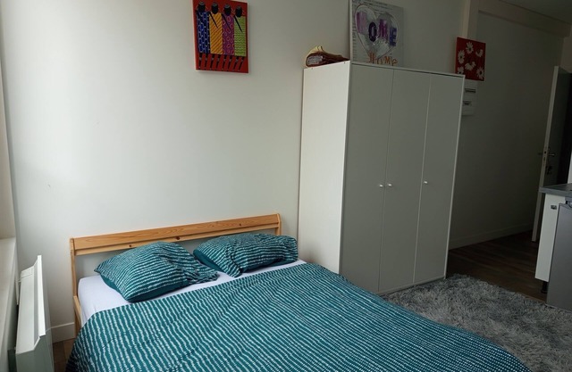 Cosy new studio in the heart of town with a view of the square