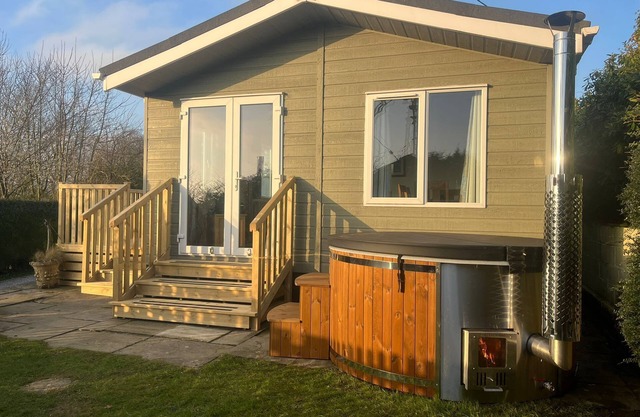 Cosy Newlands Lodge With Wood Fired Hot Tub