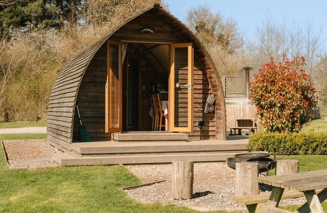 Cosy Rural Cabin with Private Hot Tub