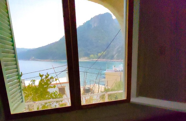 Cosy Sea View cottage overlooking Avlakia beach