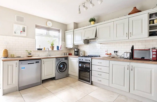 Cosy town house 10 minutes minutes the city centre