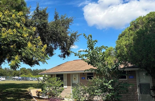 Cosy vacation cottage within walking distance of beautiful Lake Louisa