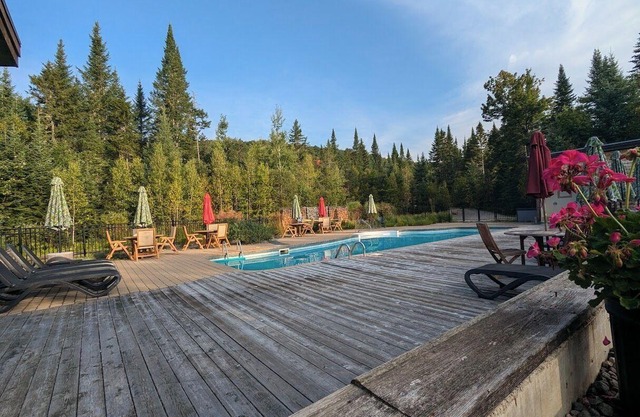 Cote Nord Tremblant Chalet MarianCITQ 242012