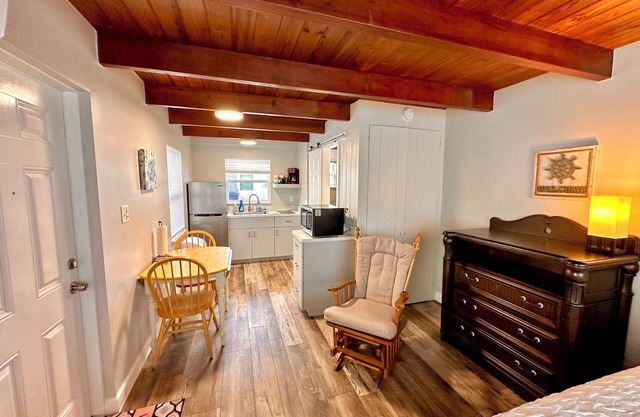 Cottage 34: Coconut Cottage - Waterfront Lodging in Downtown Tavares, FL