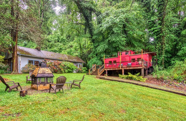 Cottage and studio with WiFi, central AC, a firepit, grill - close to everything