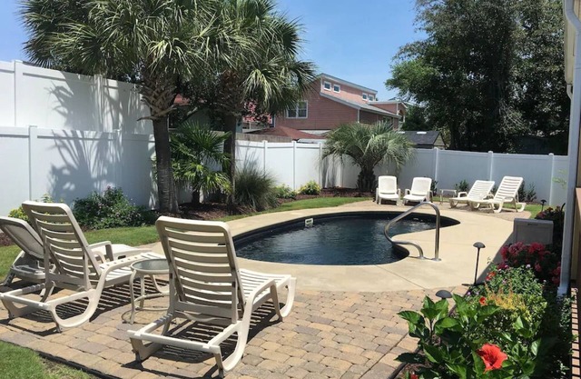 Cottage B Htd Pool! Summer Prices Just Reduced!