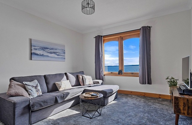 Cottage by Moray Firth with Stunning Views