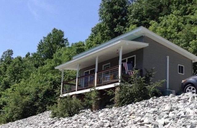 Cottage by the creek, beautiful Mountain View, perfect getaway!