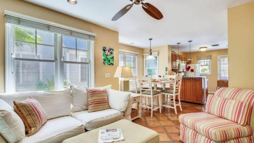 Cottage by the Pool by AvantStay w Balcony BBQ Shared Pool Month Long Stays Only