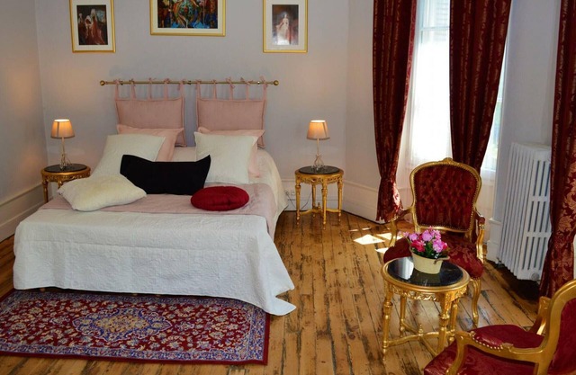 Cottage for 2 with terrace, WIFI, near castles