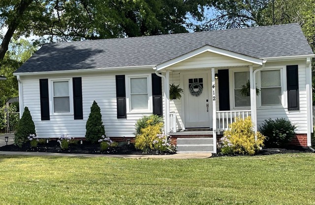Cottage Haven-cozy, clean, comfortable close to DT