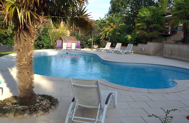 Cottage in beautiful restored farmhouse, countryside. Pool, kitchen pro.