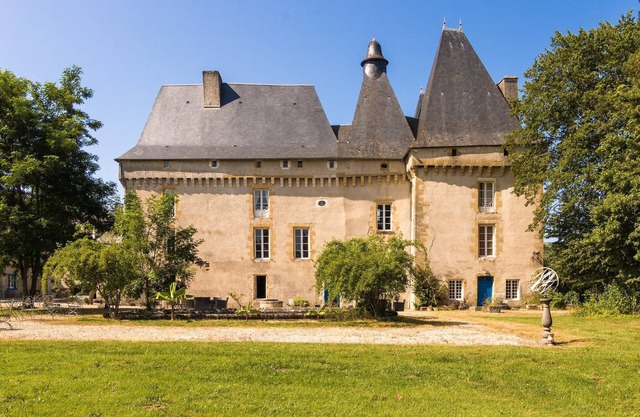 Cottage in Chaleix near Forest & Lake