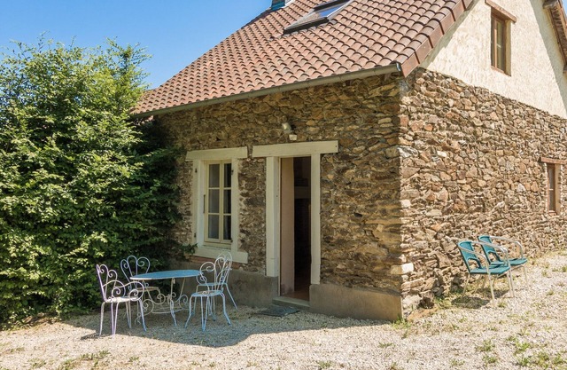 Cottage in Chaleix near Forest and Lake