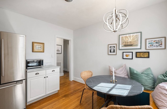 Cottage in Heart of Five Points - Pet Friendly!