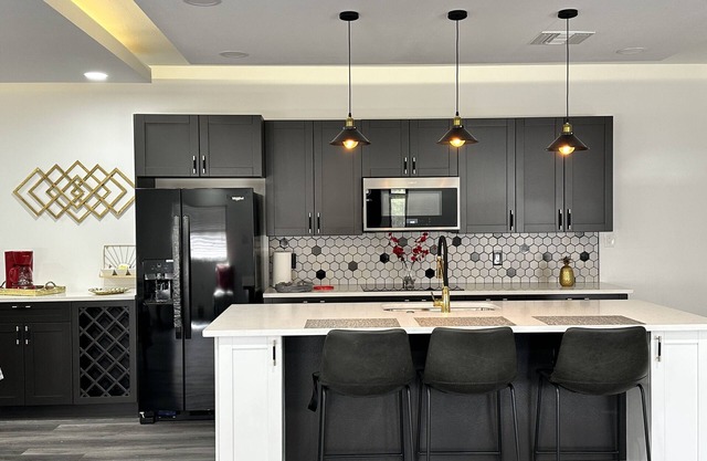 Cottage in Lutz, FloridanTranquility 🏡 close to ✈️ beach, mall, park, zoo.