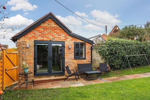 Cottage in the heart of award-winning English village