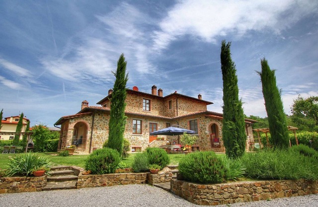 Cottage in Tuscany with Pool & Olive Groves