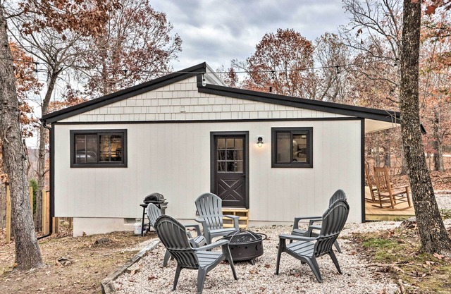 Cottage w/Grill & Fire Pit in Osage Beach!