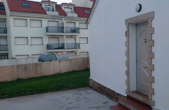 Cottage with garden 100 mt. from the beach and 300 mt. from the center of Sanxenxo.