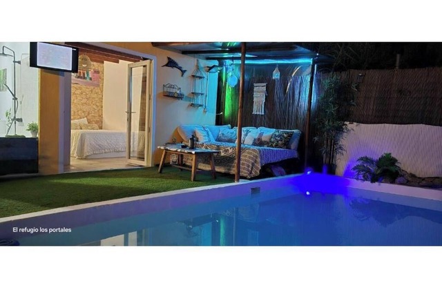 Cottage with private pool (pets allowed)