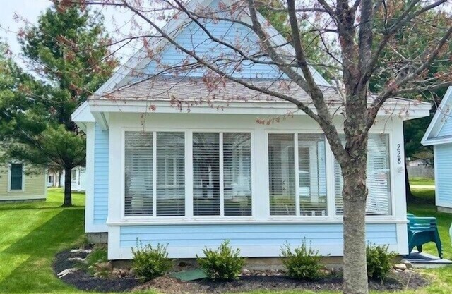 Cottages at Summer Village, fully furnished cottage, Wi-fi, heated pools, hot tub