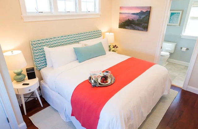 Cottages with easy access to Newport, beaches, nature trails and vineyards