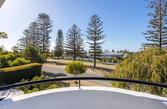 Cottesloe Beach Deluxe Apartment