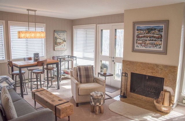 Cottonwood Condo 1473 - Great Views and Sun Valley Resort Pool Access