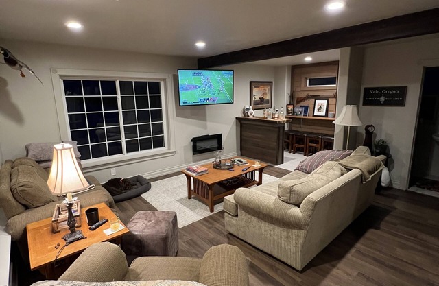 Country Farmhouse in beautiful Vale, Oregon. Perfect for your adventure trip.