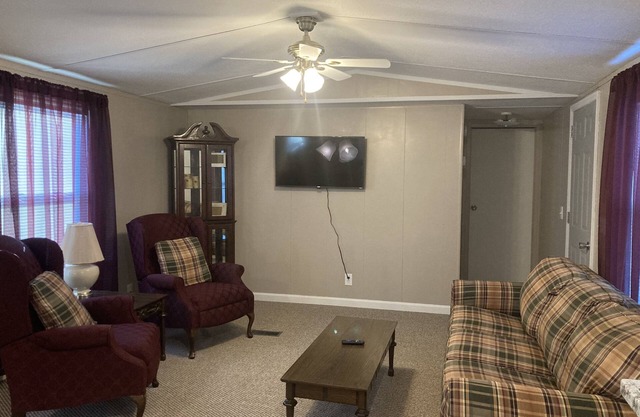 Country Gem - completely private home with large outdoor space.