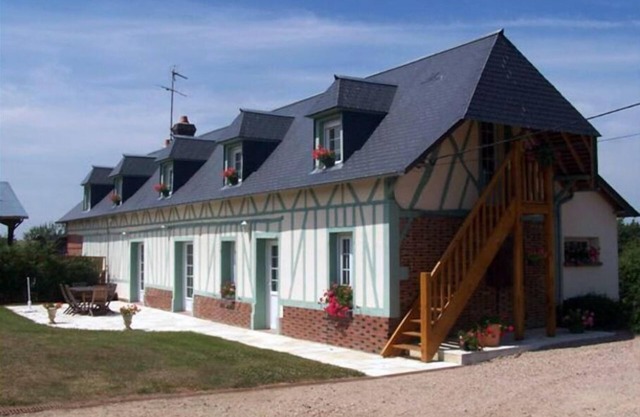 Country gite with enclosed garden located 1 hour 15 from the seaside