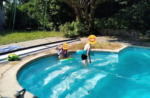 Country house with swimming-pool & kids playground