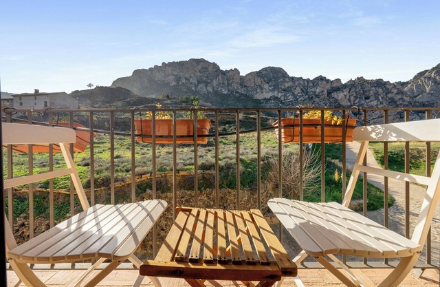 Country House 'Vallore Del Maestrazgo' with Mountain View, Private Garden and Air Conditioning