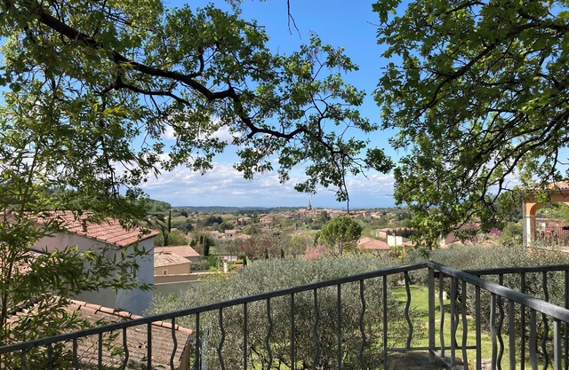 Country house in Provencal village near Mont Ventoux