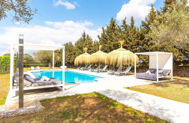 Country House Can Maties with Garden, Pool & Wi-Fi