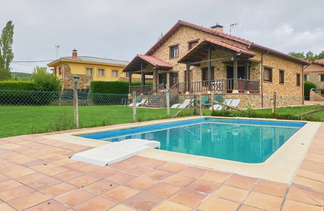 Country House 'Casa Lara I' with Lake View, Shared Pool and Private Terrace