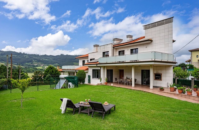 Country House 'Casa La Manzana' with Mountain View, Private Terrace and Wi-Fi