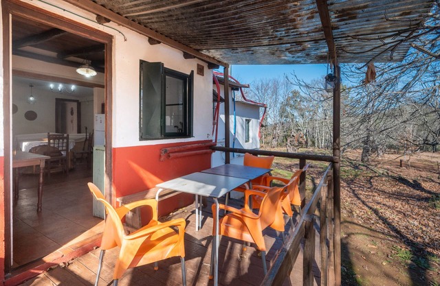 Country House 'La Casa Del Castaño' with Mountain View, Shared Pool and Air Conditioning