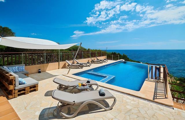 Country House 'Ses Penyes' with Sea View, Wi-Fi and Air Conditioning